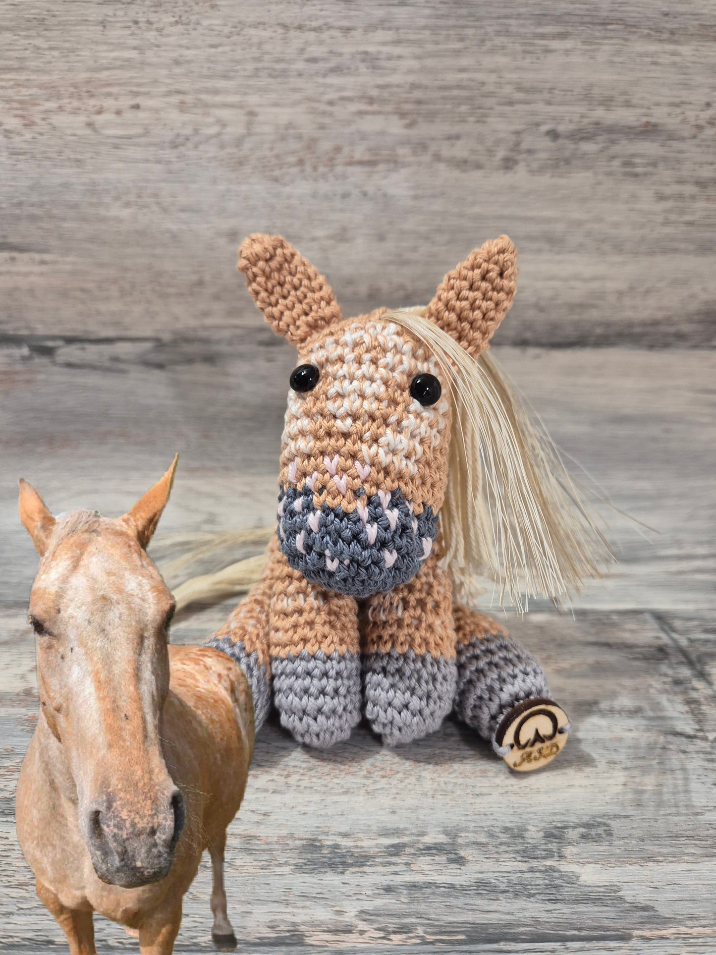🐴 Effigie "Le Magnifique" – Cheval entier au crochet