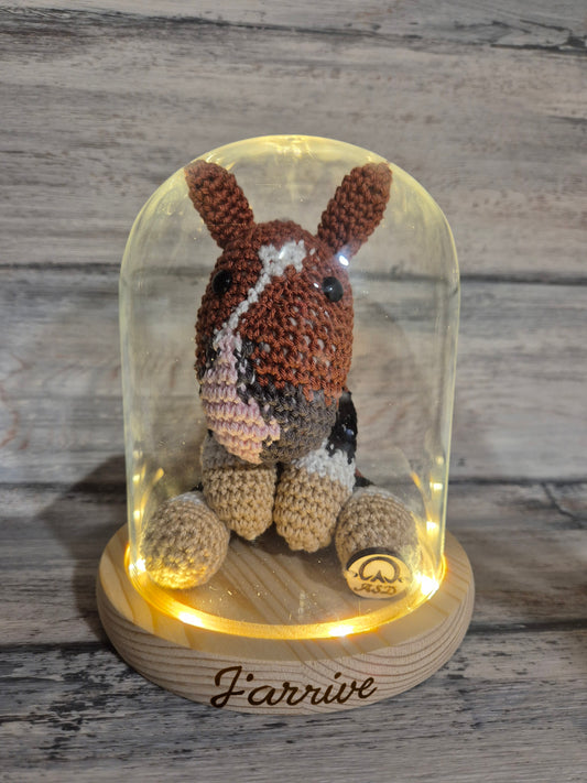🐴 Effigie "Le Magnifique" – Cheval entier au crochet